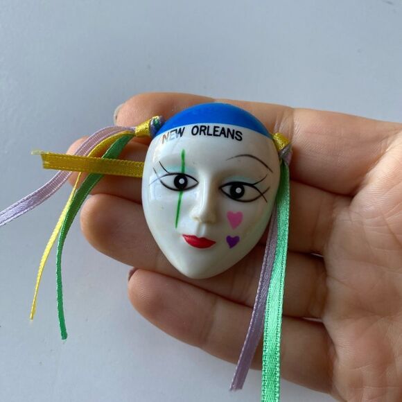 Vintage Colorful New Orleans Mask Pin - Picture 6 of 6
